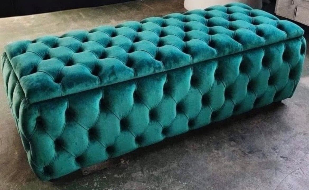 Rectangular storage box in teal velvet, deeply buttoned across the lid and every side.